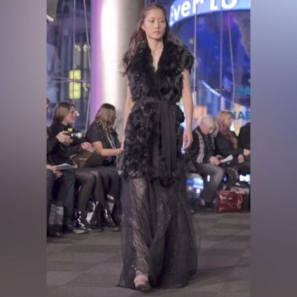 Carmen Marc Valvo Couture 2011 Black Dimensional Cashmere Knit Fur Vest - Picture 8 of 17